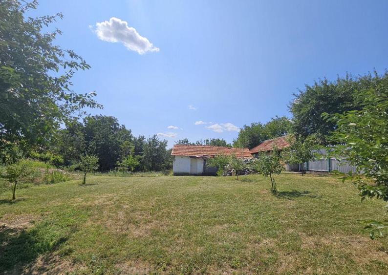 Teren intravilan, 1.202 mp, in comuna Runcu, sat Dobri?a - 3