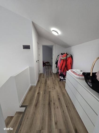 Duplex despartit prin camera tehnica - 4 camere Toate Utilitatile - 1