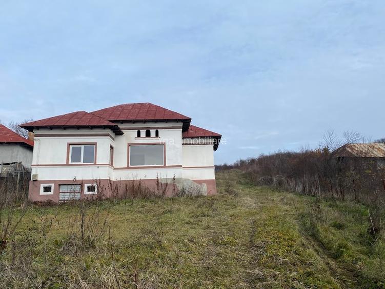 Vanzare casa in Calinesti, teren intravilan  2600 mp, 69500 euro