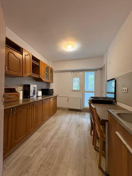 Apartament cu 3 camere decomandat, mobilat în Lujerului