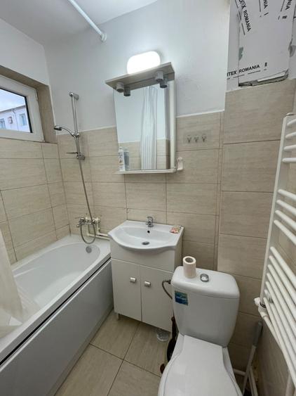 Apartament cu 2 camere semidecomandat, mobilat în Podu Roș