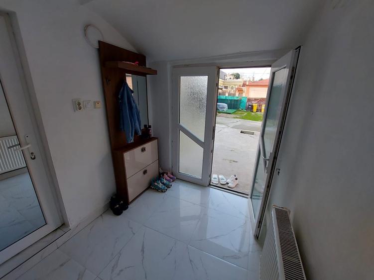 Proprietar vand casa la sol , 2 camere , compl utilat si mobilat 50mp - 1