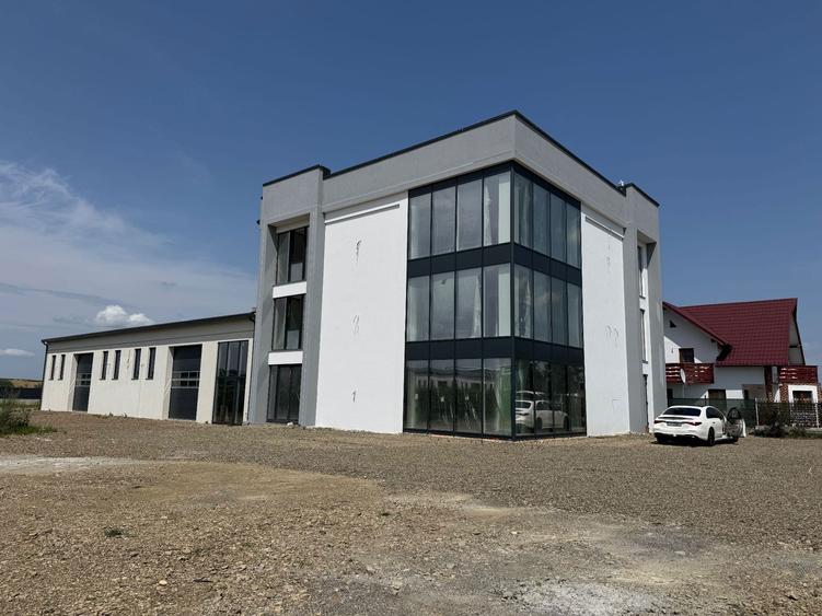 De inchiriat 3 spatii de 200 m2 si hala de 450m2 In Radauti - 6