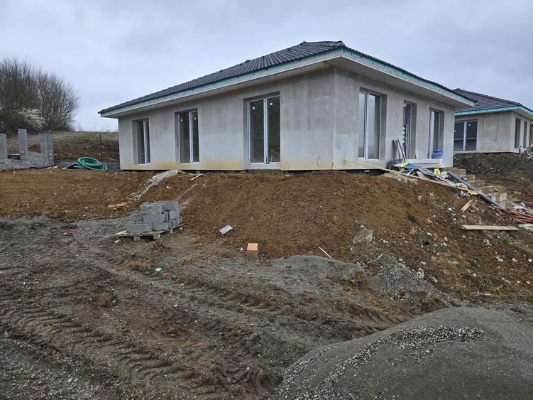 Casa 4 camere la cheie,130 mp,500 mp teren,cartier Unirii - 2