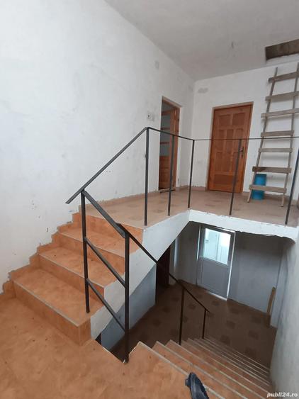 Casa parter+1 Razvad, la 7 km de Targovi?te (Dambovi?a), conectata la apa, gaz, curent - 9