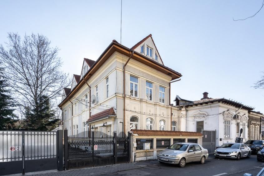 Vila 16 Camere de vanzare Unirii Primaria Sector 3 - 4