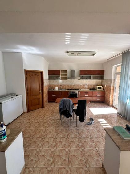 Oportunitate de investiție! Casă de vanzare, cu 8 camere, 382 mp, zona Gruia - 7