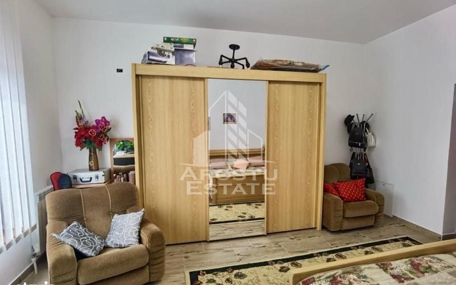 Casa cu 4 camere, , centrală proprie ,zona Parneava - 6