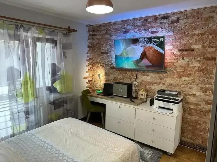 Vand apartament cu 2 camere, decomandat, la etajul 1, 52mp + 8 mp balcon - 4
