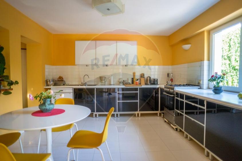 Casă / Vilă, 10 cam., potrivit azil batrani sau clinica - 8