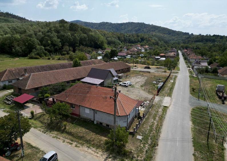 Casa tip duplex cu teren generos in Dezna - 2