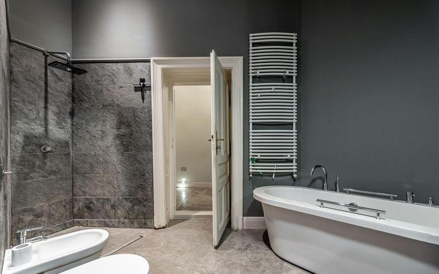 Apartament spatios cu 3 camere de LUX pe Metianu Comision 0 - 3