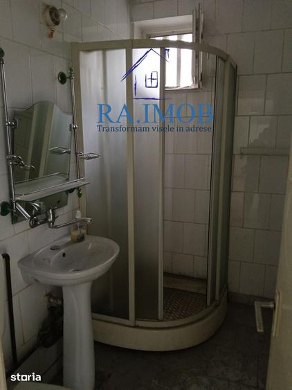 Apartament cu 3 camere semidecomandat în Republicii