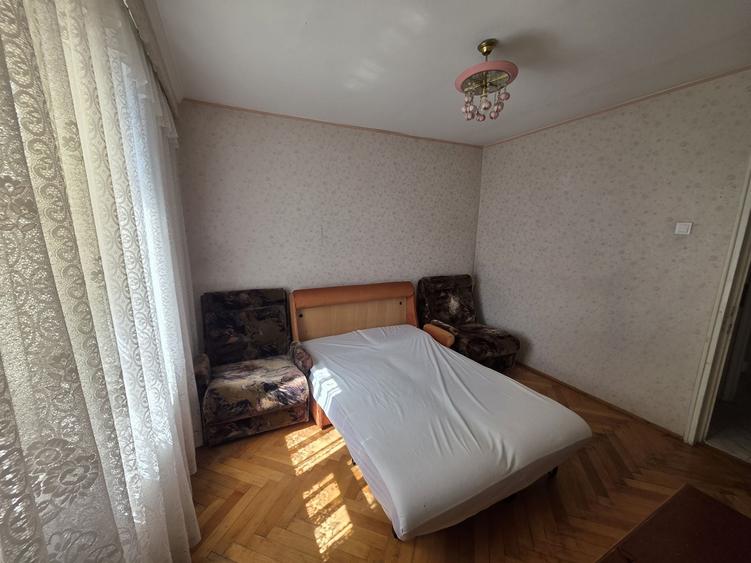 Apartament cu 2 camere decomandat în Calea București