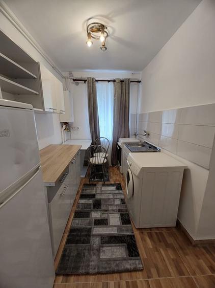 Apartament cu 4 camere decomandat în Deve