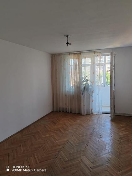 Apartament cu 2 camere semidecomandat în Teilor