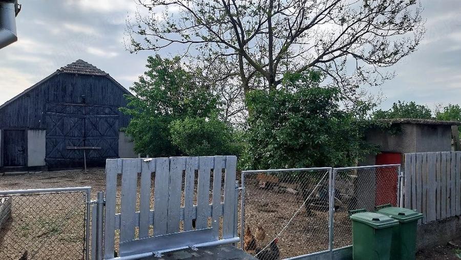 Casă cu 3 camere cu Teren 2200 Mp în Potău