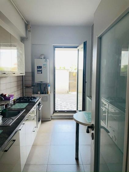 Apartament cu 3 camere decomandat în Exterior Vest