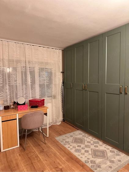 Apartament cu 4 camere decomandat în Central