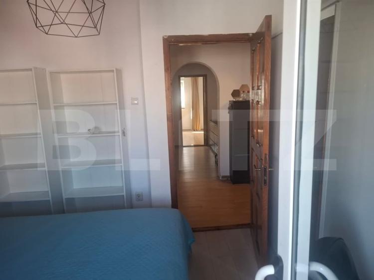 Apartament cu 3 camere decomandat, mobilat în Micro 11