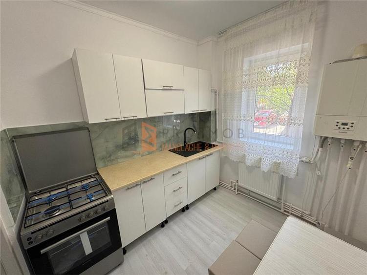Apartament cu 2 camere decomandat în 1 Decembrie