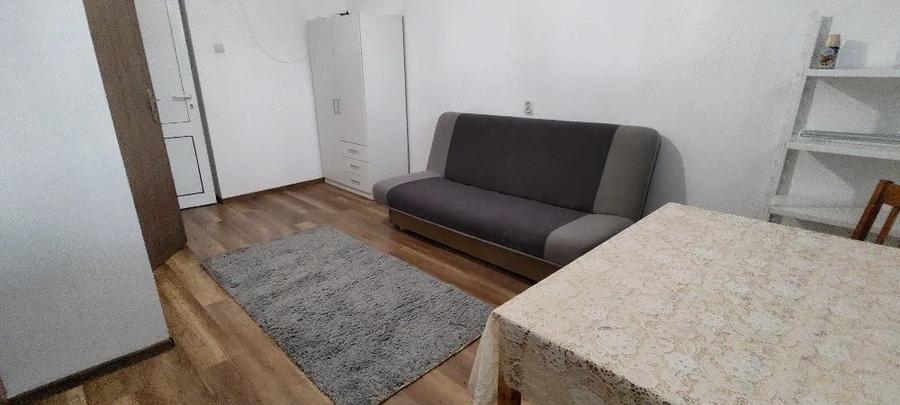 Garsonieră decomandată în 7 Noiembrie