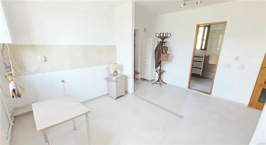 Apartament cu 3 camere semidecomandat, mobilat în Andrei Mureșanu