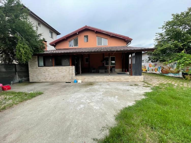 Casă individuală cu 6 camere cu Teren 3600 Mp în Frumușani