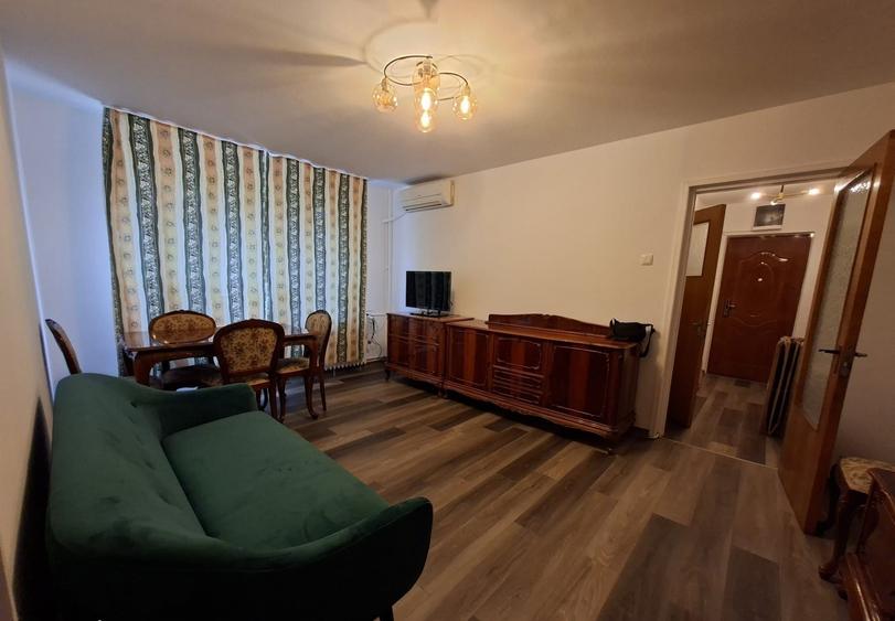 Apartament cu 3 camere semidecomandat în Drumul Taberei