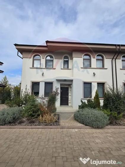 Casă cu 5 camere cu Teren 300 Mp în Ferme