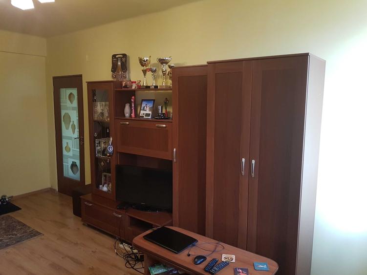 Apartament cu 2 camere semidecomandat în Horea