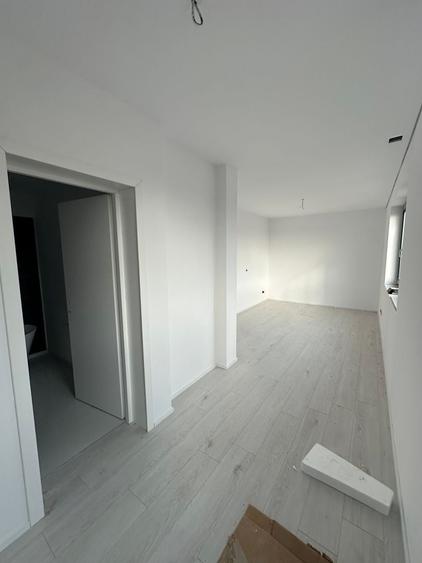 Duplex cu 5 camere cu Canalizare în Exterior Nord