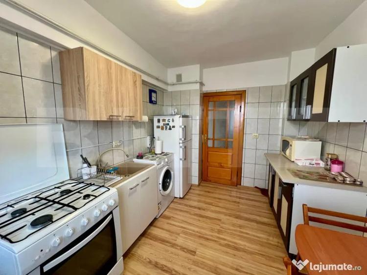 Apartament cu 2 camere decomandat în Rovine