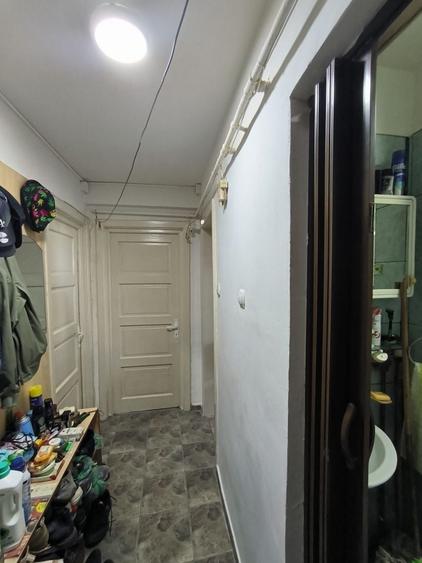 Apartament cu 3 camere semidecomandat în Cioceanu