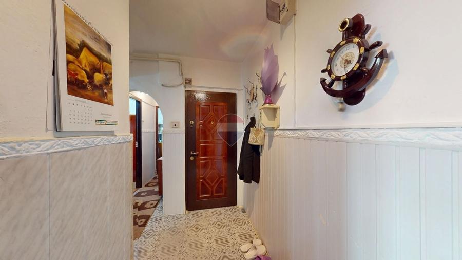 Apartament cu 3 camere decomandat, mobilat în Central