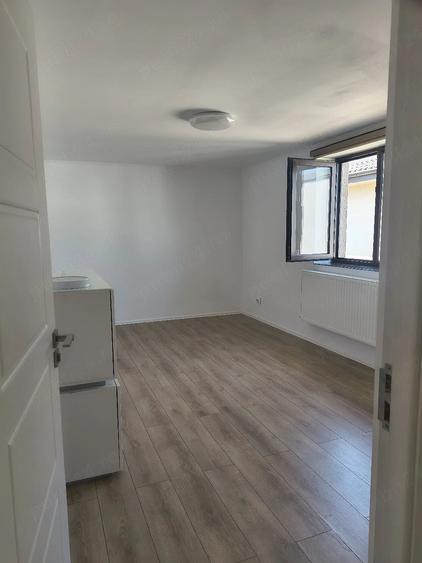 Apartament cu 3 camere semidecomandat în Dobroești