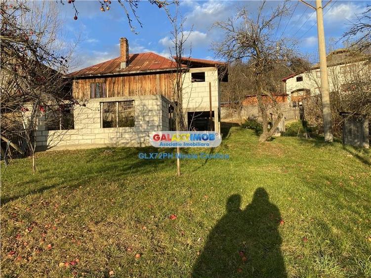 Vanzare teren cu casa batraneasca Secaria Prahova - 1