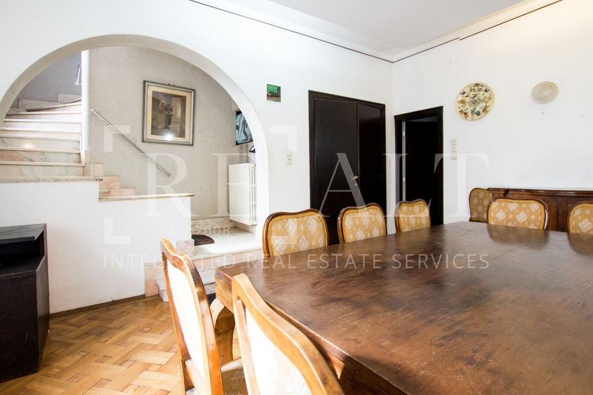 Inchiriere casa, vila 5 camere | Arhitectura deosebita, Curte | Stefan cel Mare - 1