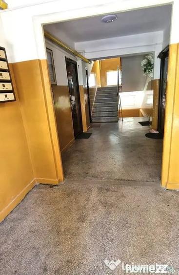 Apartament cu 3 camere semidecomandat în Km 4