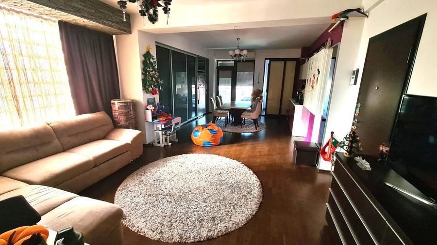 Apartament 2 camere de închiriat – Trocadero, bloc nou, lift - 1