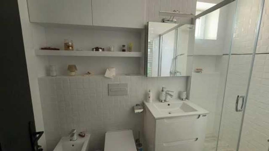 Apartament cu 3 camere decomandat în Sud