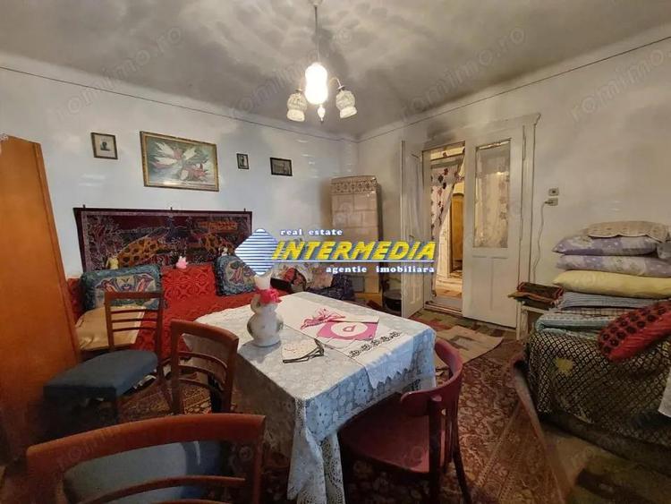 Casa de vanzare in Centru pozitie buna - 2