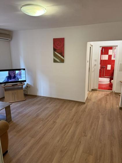 Vand apartament doua camere ULTRACENTRAL parter - 1
