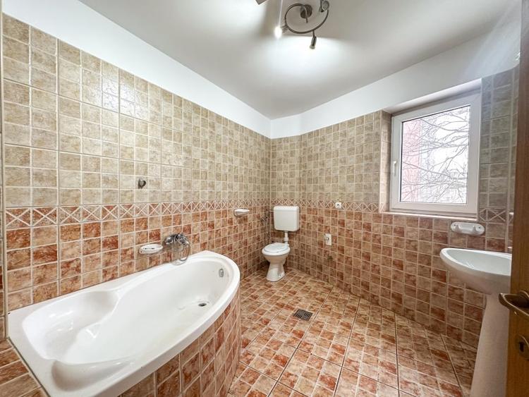 La doi pasi de Universitate - nu doar un birou ci un statut - 8