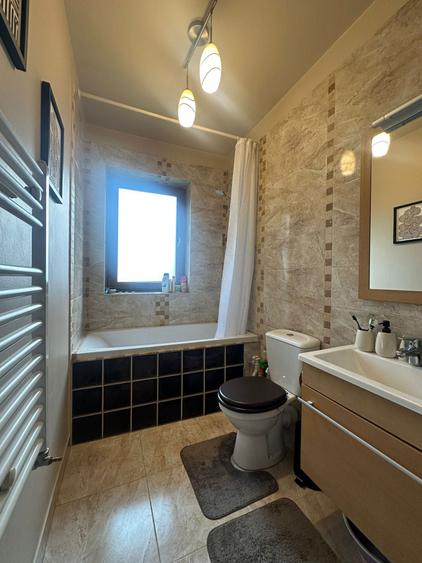 Apartament semicentral de vanzare - 2