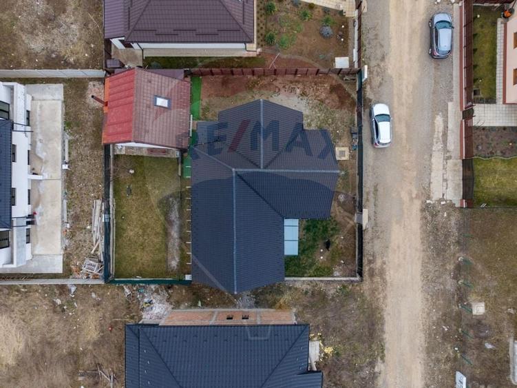 Casă P+1 la roșu + anexă mobilată - 2