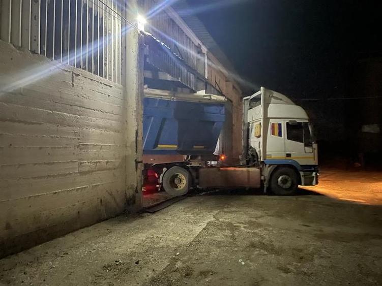 Oportunitate in Peris- teren, spatii industriale, silozuri 18000 tone- inchirier - 11