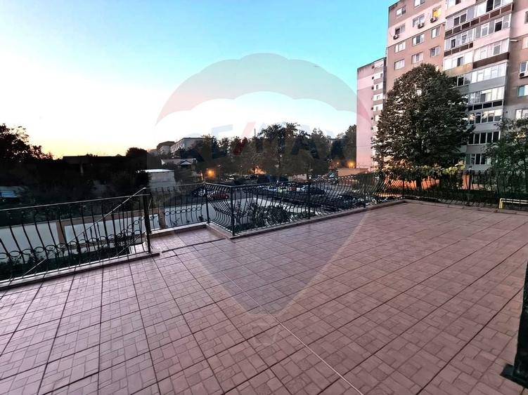 Apartament cu 3 camere de inchiriat in zona Km 5 - 10