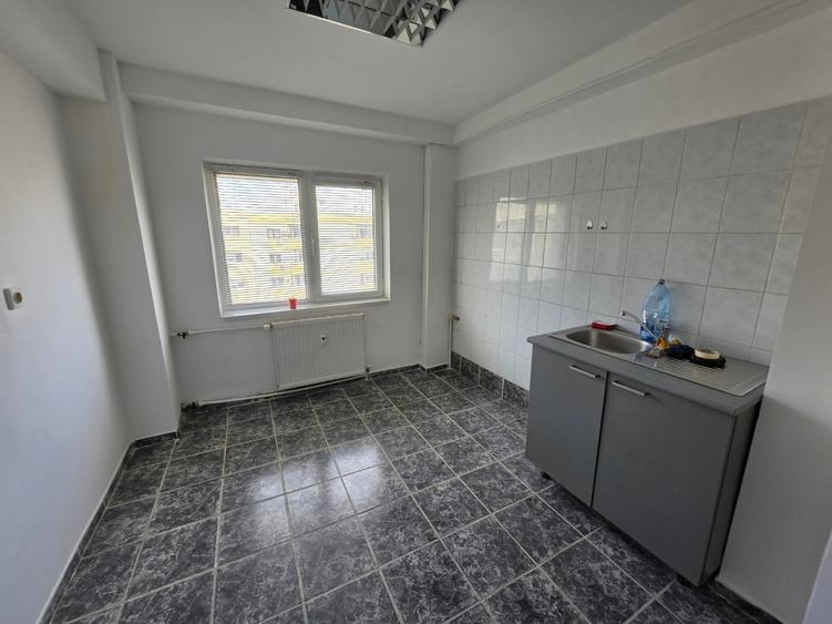 Calea Mosilor, 5 minute metrou Obor, stradal, vedere spate, bloc 1982, - 2