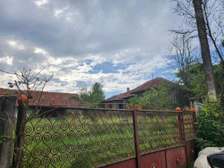 Ofer spre vanzare casa + teren intravilan - 2